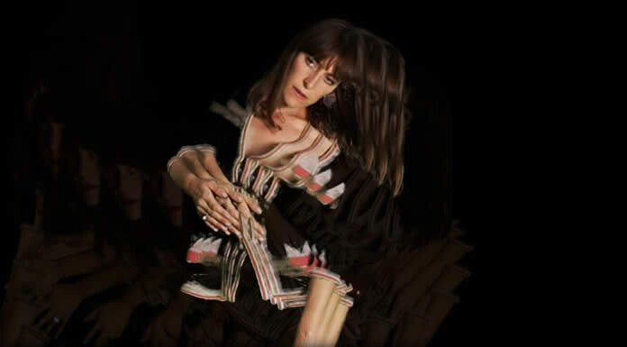Feist Lanza Triple Sencillo: “In Lightning” + “Love Who We Are Meant To” + “Hiding Out In The Open”