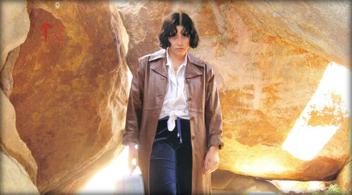 Jackie Mendoza Presenta Su Nuevo Sencillo Y Video: “Mousetrap” Jackie Mendoza Presenta Su Nuevo Sencillo Y Video: "Mousetrap"