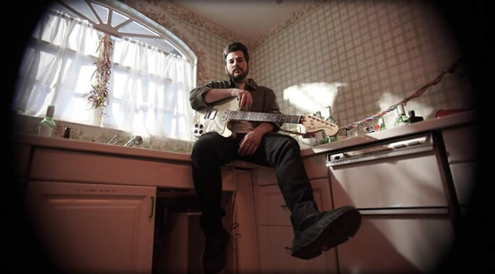 Kurt Presenta Su Nuevo Sencillo Y Video: "Qué Suerte"