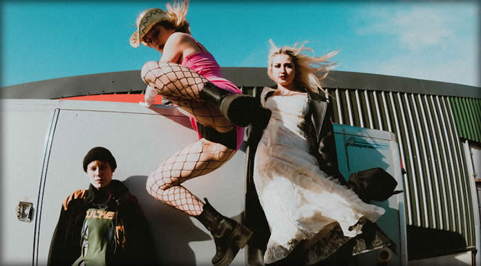 Lambrini Girls Presentan Su Nuevo Sencillo: "White Van"