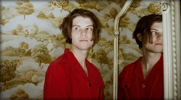 M. Byrd Presenta Su Nuevo Sencillo Y Lyric Video: “Outside Of Town”