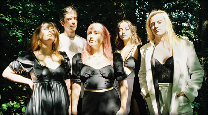 M(h)aol Presenta Su Nuevo Sencillo Y Video: "Period Sex"