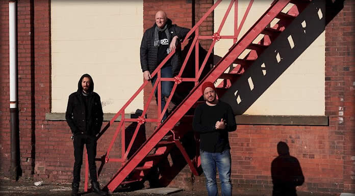 Quiz Show Presenta Su Nuevo Sencillo: “Sound Of Kissing” Quiz Show Presenta Su Nuevo Sencillo: "Sound Of Kissing"