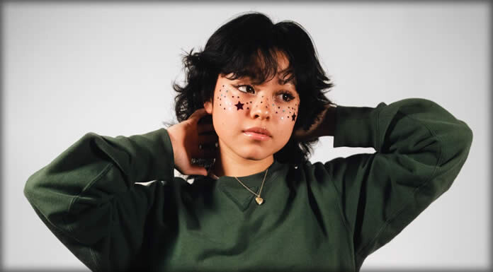 Selines Presenta Su Nuevo Sencillo: "Todo Es Falso"