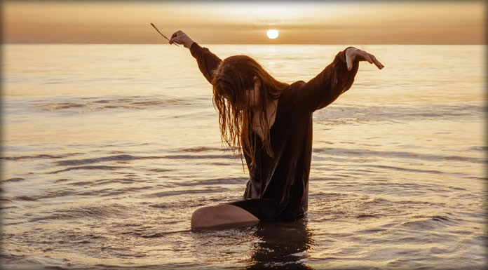 Wendy McNeill Presenta Su Nuevo Sencillo Y Video: “Language Of The Birds” Wendy McNeill Presenta Su Nuevo Sencillo Y Video: "Language Of The Birds"