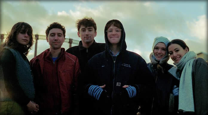 Black Country, New Road Presenta Su Nuevo Álbum En Vivo: “Live At Bush Hall” Black Country, New Road Presenta Su Nuevo Álbum En Vivo: “Live At Bush Hall”