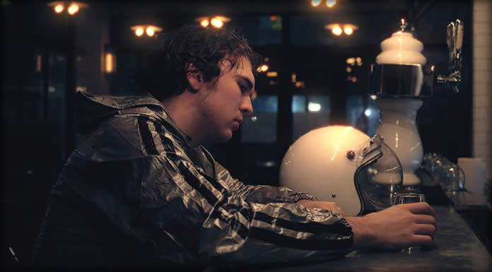 Cade Hoppe Presenta Su Nuevo Sencillo Y Video: “Moon” Cade Hoppe Presenta Su Nuevo Sencillo Y Video: "Moon"