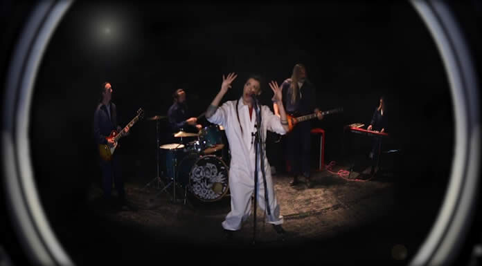 Carmencita Calavera Presenta Su Nuevo Sencillo Y Video: "Horizonte De Sucesos"