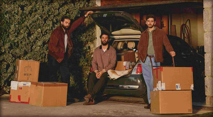 Chelsea Boots Presenta Su Nuevo Sencillo: “La Cama Llena De Confeti (Pero Tú No Estabas)” Chelsea Boots Presenta Su Nuevo Sencillo: "La Cama Llena De Confeti (Pero Tú No Estabas)"