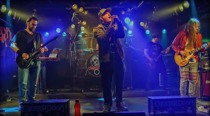 Chester Doom Presenta Su Versión De: “Everybody Knows” De Leonard Cohen Chester Doom Presenta Su Versión De: "Everybody Knows" De Leonard Cohen