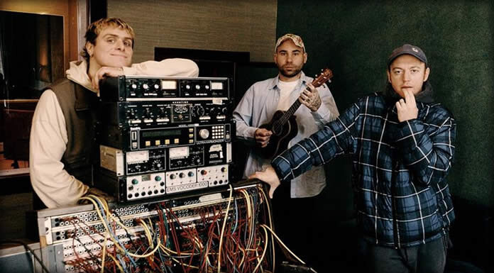 DMA’S Presenta Su Nuevo Sencillo Y Video: “Something We Are Overcoming” DMA’S Presenta Su Nuevo Sencillo Y Video: "Something We Are Overcoming"