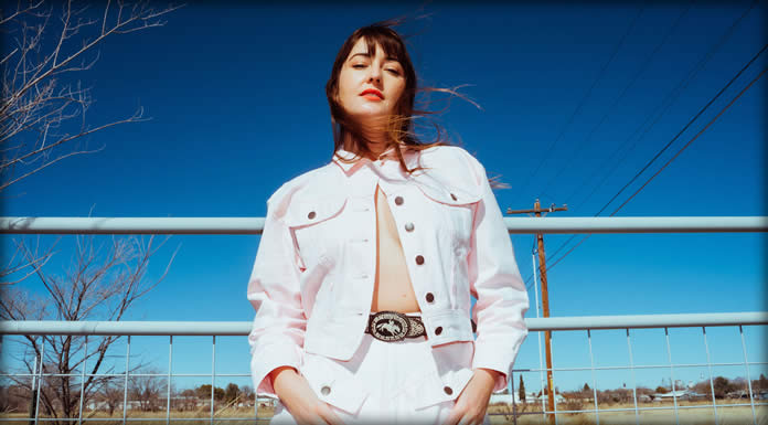Jess Williamson Presenta Su Nuevo Sencillo Y Video: "Hunter"