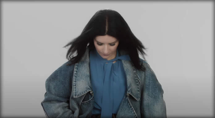 Laura Pausini Presenta Su Nuevo Sencillo Y Video: “Un Buen Inicio” Laura Pausini Presenta Su Nuevo Sencillo Y Video: "Un Buen Inicio"