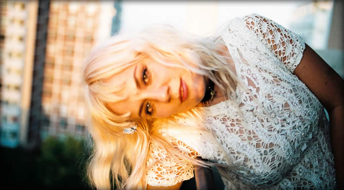 Maja Francis Presenta Su Nuevo Sencillo: "Saturn"