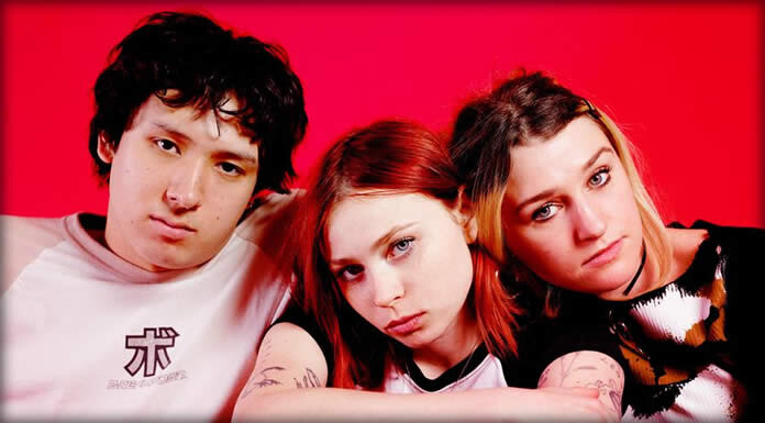 Momma Presenta Su Nuevo Sencillo: "Bang Bang"