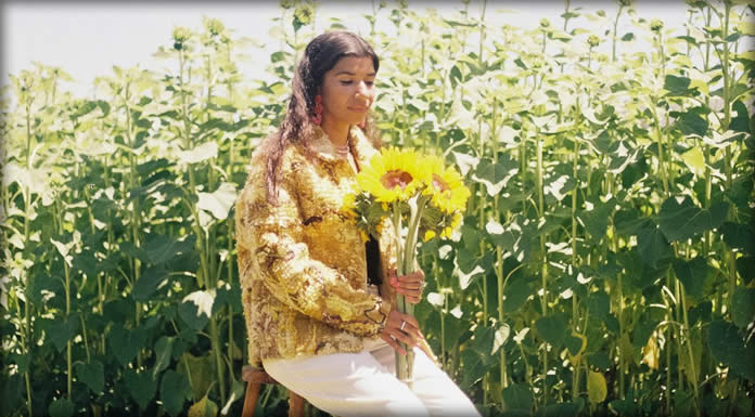 Nabihah Iqbal Presenta Su Nuevo Sencillo Y Video: "Sunflower"