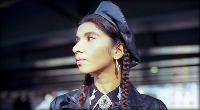 Nabihah Iqbal Presenta Su Nuevo Sencillo Y Video: "This World Couldn't See Us"