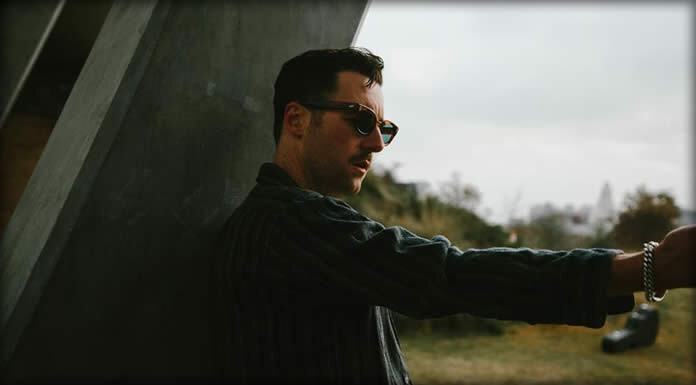 Nick Waterhouse Presenta Su Nuevo Sencillo Y Visualizer: “(No) Commitment” Nick Waterhouse Presenta Su Nuevo Sencillo Y Visualizer: "(No) Commitment"