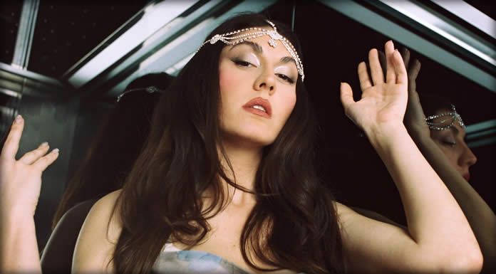 Queralt Lahoz Presenta Su Nuevo Sencillo Y Video: "No Me Salves"