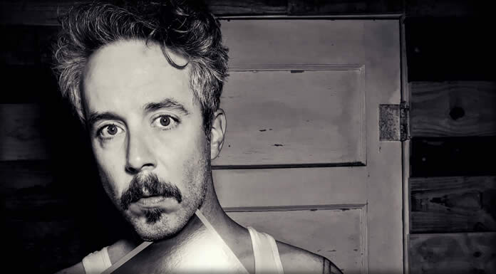 Ryan Hamilton Presenta Su Nuevo Sencillo: "Yeah, Whatever"