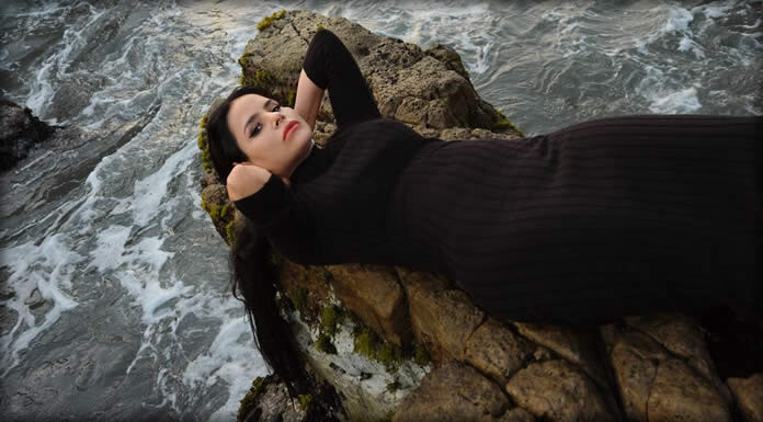 Sofia Kourtesis Presenta Su Nuevo Sencillo: “Madres” Sofia Kourtesis Presenta Su Nuevo Sencillo: "Madres"