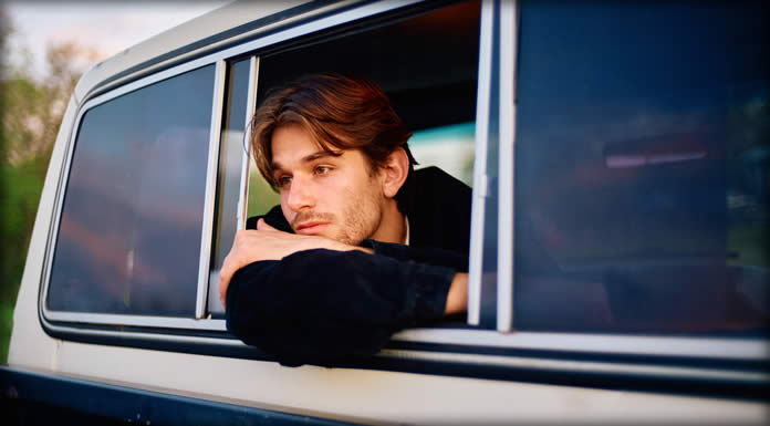 Jonah Kagen Presenta Su Nuevo Sencillo Y Video: "18"