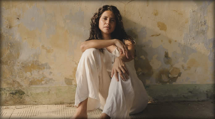 Luz Pinos Presenta El Video Oficial De Su Sencillo: “Café Con Miel” Luz Pinos Presenta El Video Oficial De Su Sencillo: "Café Con Miel”