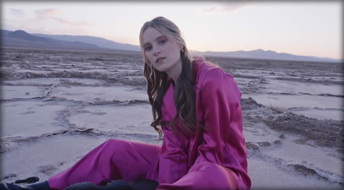 Rosie Darling Presenta Su Nuevo Sencillo Y Video: "Nail In The Coffin" Ft. Boy In Space