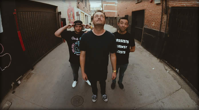 Strike Twelve Presenta Su Nuevo Sencillo Y Video: “Smart Phones, Stupid People” Strike Twelve Presenta Su Nuevo Sencillo Y Video: “Smart Phones, Stupid People”