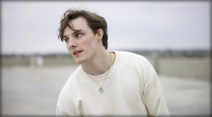 Thomas Day Presenta Su Nuevo Sencillo Y Video: “Masochist” Thomas Day Presenta Su Nuevo Sencillo Y Video: "Masochist"