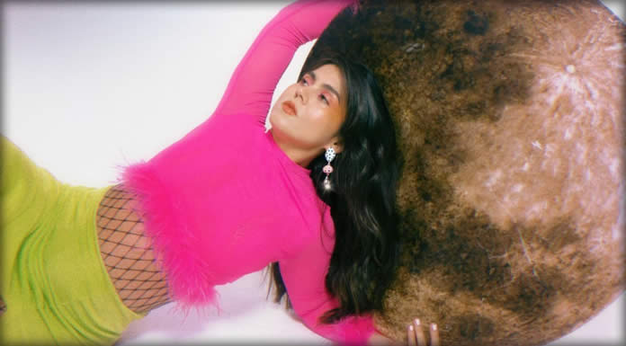 Clara Floc Presenta Su Nuevo Sencillo: "En Remodelación"