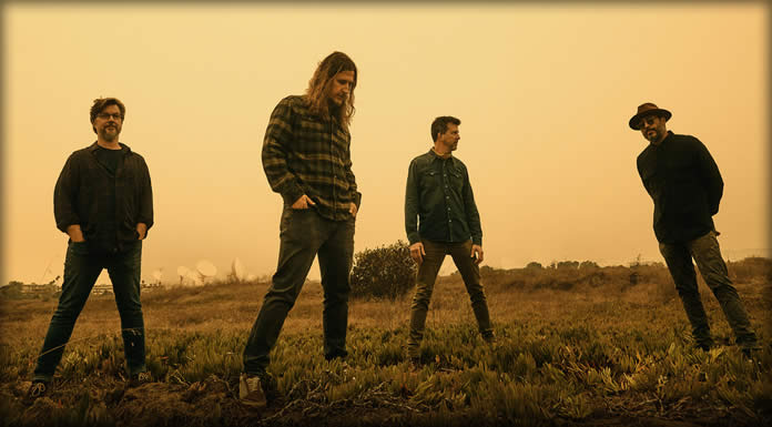 Low Coast Presenta Su Nuevo Sencillo Y Lyric Video: “Out There” Low Coast Presenta Su Nuevo Sencillo Y Lyric Video: "Out There"