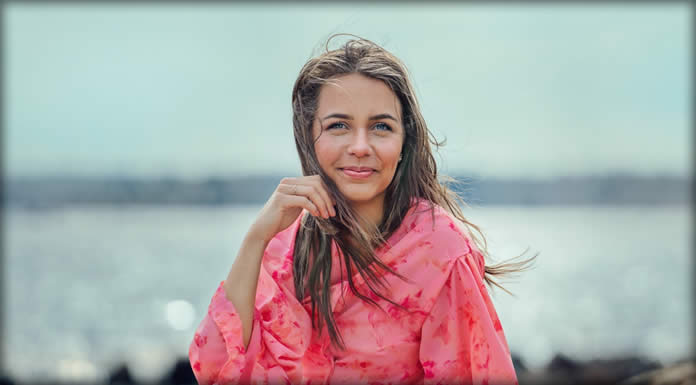 Natalie Carrion Presenta Su Nuevo Sencillo Y Video: "Summer Love"