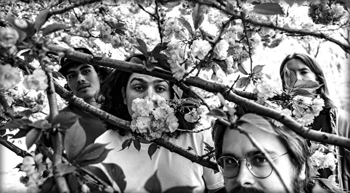 Tennis Courts Presenta Su Nuevo Sencillo: "Am I Not Talking Enough"