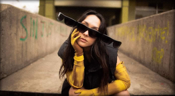 Vale Castillo Presenta Su Nuevo Sencillo: "Frágil" Ft. Trangol