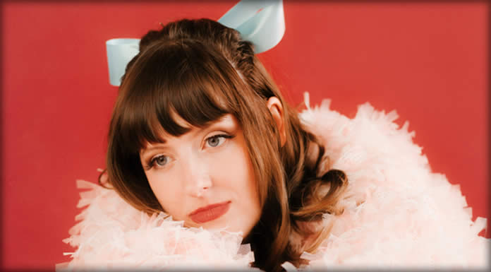 Molly Burch Presenta Su Nuevo Sencillo Y Video: “Physical” Molly Burch Presenta Su Nuevo Sencillo Y Video: "Physical"