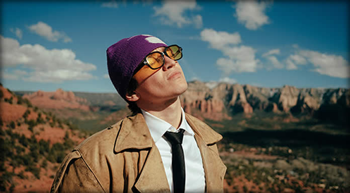 Barny Fletcher Presenta Su Nuevo Sencillo Y Video: “Smell Real Nice” Barny Fletcher Presenta Su Nuevo Sencillo Y Video: "Smell Real Nice"