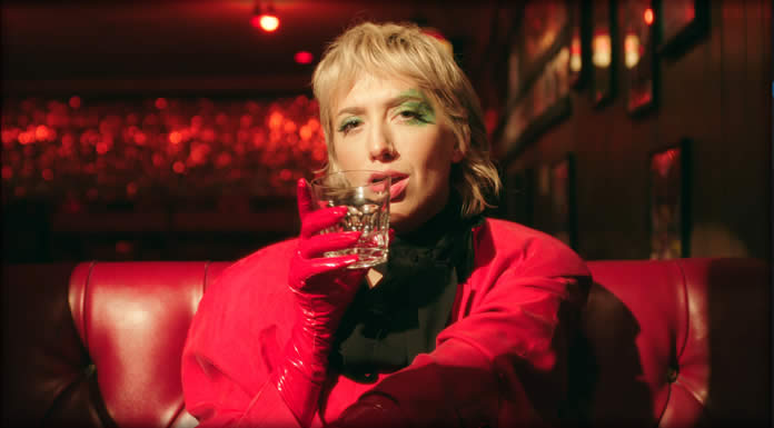 Beck Pete Presenta Su Nuevo Sencillo Y Video: "Bite Down"