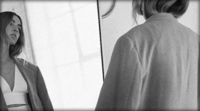 Katelyn Tarver Presenta Su Nuevo Sencillo Y Lyric Video: "Parallel Universe"