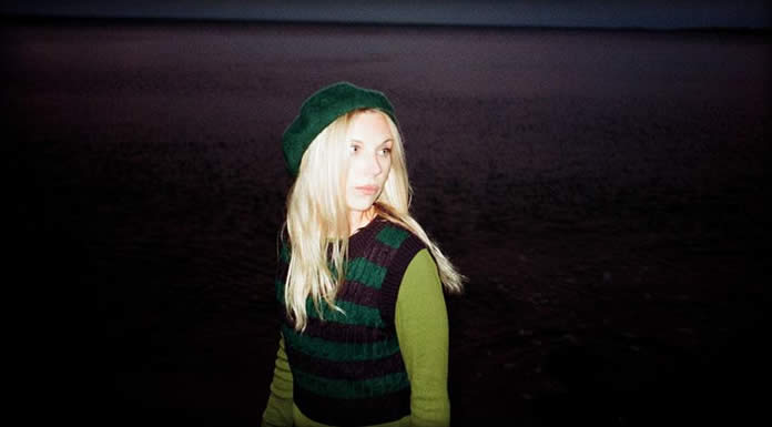 Lucy Gaffney Presenta Su Nuevo Sencillo Y Lyric Video: “Make Me Smile” Lucy Gaffney Presenta Su Nuevo Sencillo Y Lyric Video: "Make Me Smile"