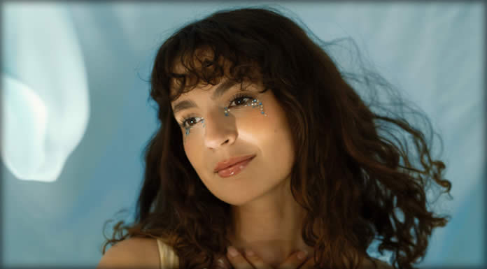 MALU Presenta Su Nuevo Sencillo: “Small Talk” MALU Presenta Su Nuevo Sencillo: "Small Talk"