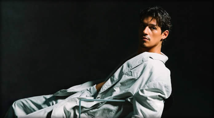 Omar Apollo Presenta Su Nuevo Sencillo Y Lyric Video: "Ice Slippin"