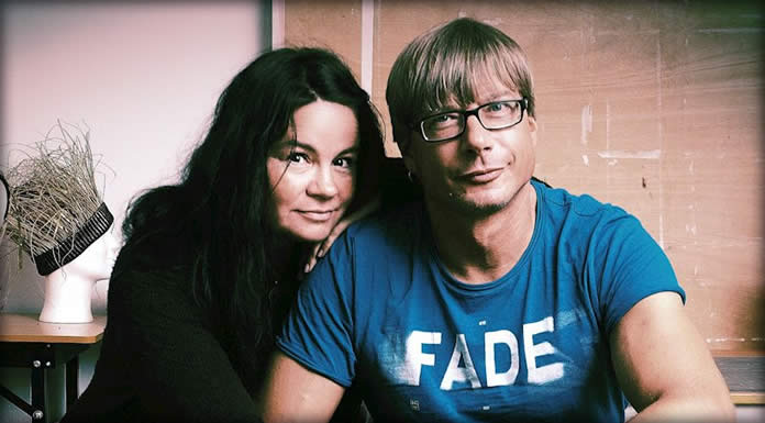 Para Lia Presenta Su Nuevo Álbum: “In Clash With The Zeitgeist” Y El Video Oficial De “Mr. Perry” Para Lia Presenta Su Nuevo Álbum: "In Clash With The Zeitgeist" Y El Video Oficial De "Mr. Perry"