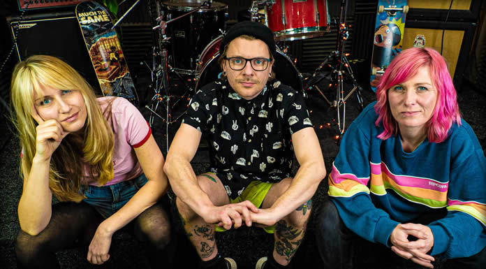 Raisin Awareness Presenta Su Nuevo Sencillo Y Video: “No More” Raisin Awareness Presenta Su Nuevo Sencillo Y Video: "No More"