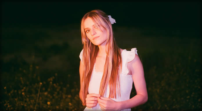 Rosie Darling Presenta Su Nuevo Sencillo Y Video: "Villain"