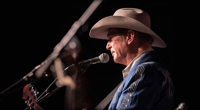 Doug Seegers Presenta Su Nuevo Sencillo Y Video: "In My Dreams"