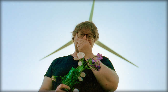 Jacob Bellens Presenta Su Nuevo Sencillo Y Video: "It Ain't No Wonder"