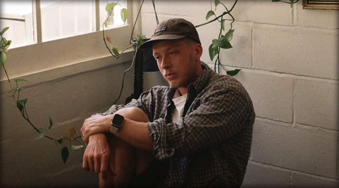 Lawson Hull Presenta Su Nuevo Sencillo Y Video: “Strange” Lawson Hull Presenta Su Nuevo Sencillo Y Video: "Strange"