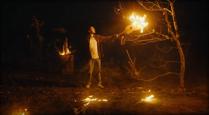 rafa. Presenta Su Nuevo Sencillo Y Video: “Cenizas” rafa. Presenta Su Nuevo Sencillo Y Video: "Cenizas"