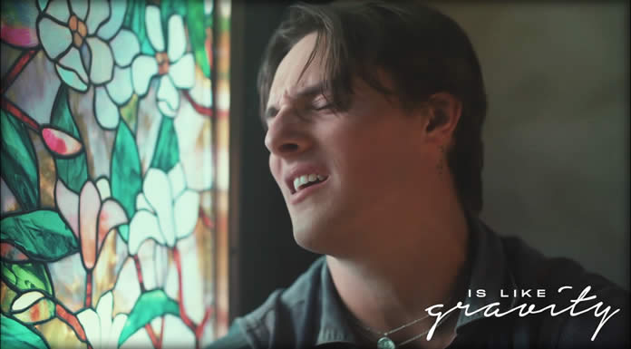 Thomas Day Presenta Su Nuevo Sencillo Y Lyric Video: “Gravity” Thomas Day Presenta Su Nuevo Sencillo Y Lyric Video: "Gravity"